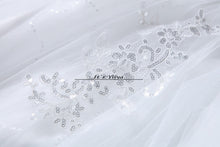 Load image into Gallery viewer, HOT Free shipping new 2015 white princess fashionable lace wedding dress romantic tulle wedding dresses Vestidos De Novia HS107
