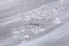 Load image into Gallery viewer, HOT Free shipping new 2015 white princess fashionable lace wedding dress romantic tulle wedding dresses Vestidos De Novia HS107
