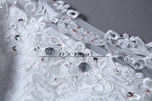 Load image into Gallery viewer, Free shipping YiiYa wedding dresses 2015 plus size lace wedding dress princess white cheap gowns bride Vestidos De Novia HS164
