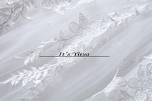 Load image into Gallery viewer, Free shipping 2017 Summer Sleeves Lace Boat Neck Wedding Dresses Plus size Princess Bride Gowns Vestidos De Novia HS252
