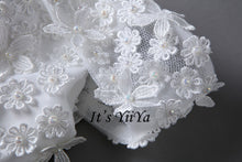 Load image into Gallery viewer, Free Shipping Appliques Wedding dresses Strapless Vestidos De Novia Off white dress Bridal Ball gowns Sleeveless Frocks IY032
