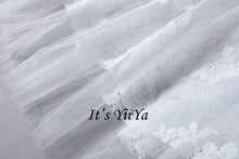 Load image into Gallery viewer, Free Shipping Appliques Wedding dresses Strapless Vestidos De Novia Off white dress Bridal Ball gowns Sleeveless Frocks IY032
