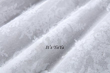 Load image into Gallery viewer, Free Shipping Wedding dresses O-neck Vestidos De Novia Off white dress Bridal Ball gowns Long sleeve Frocks Appliques IY031
