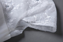 Load image into Gallery viewer, Free shipping new 2015 white princess wedding dress fashion wedding gown high quality wedding dresses Vestidos De Novia HS092
