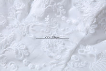 Load image into Gallery viewer, Free shipping New 2017 Summer Boat Neck Lace Sleeves Wedding Dresses Plus size Princess Bride Frocks Vestidos De Novia HS248
