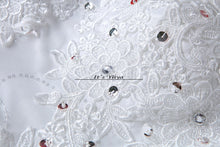 Load image into Gallery viewer, Free Shipping 2017 Short Sleeves Red White Lace Bling Wedding Dresses Plus size Sequins Princess Bride Frocks Gowns XXN175
