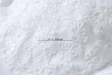 Load image into Gallery viewer, Free shipping 2017 new Bridal White wedding dress V-neck Flowers Lace up Princess Gowns Bride Frocks Vestidos De Novia HS221
