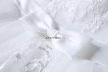 Load image into Gallery viewer, Free shipping 2017 new Bridal White wedding dress V-neck Flowers Lace up Princess Gowns Bride Frocks Vestidos De Novia HS221
