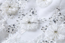 Load image into Gallery viewer, HOT Free shipping new 2015 white princess fashionable lace wedding dress romantic tulle wedding dresses Vestidos De Novia HS111
