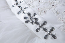 Load image into Gallery viewer, Free shipping White Wedding Ball Gown V-Neck Lace up Sleeveless Cheap Princess Wedding Frock Bride Dress Vestidos De Novia HS243

