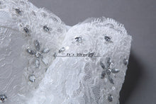 Load image into Gallery viewer, Free shipping New 2016 Half Sleeves Wedding Dresses Sexy Lace red White Wedding Ball Gowns Wedding Frocks Vestidos De Novia H79
