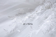 Load image into Gallery viewer, Free Shipping Wedding dresses Sweetheart Vestidos De Novia Off white dress Bridal Ball gowns Long train Sleeveless Frock IY037
