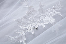 Load image into Gallery viewer, Free Shipping Wedding dresses Sweetheart Vestidos De Novia Off white dress Bridal Ball gowns Long train Sleeveless Frock IY037
