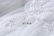 Load image into Gallery viewer, Free shipping New Arrival Strapless Sleeveless Wedding Dresses Long Train Gowns Appliques Frocks dress Vestidos De Novia IY010

